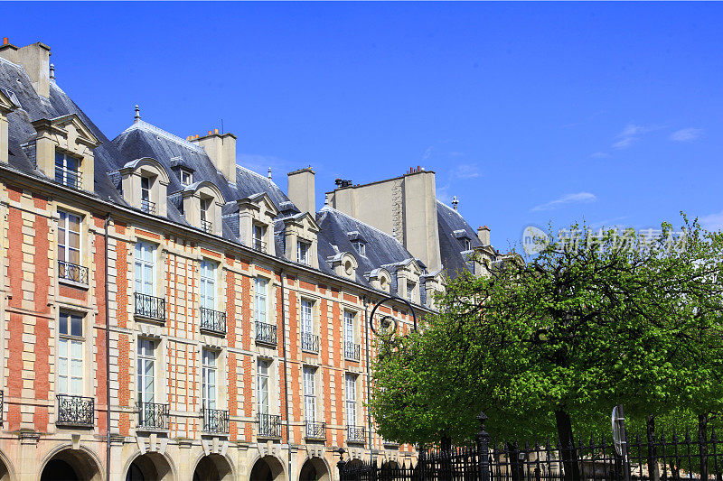 巴黎孚日广场(Place des Vosges)的豪华住宅